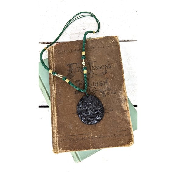 Vintage black obsidian dragon pendant necklace - Picture 2 of 7